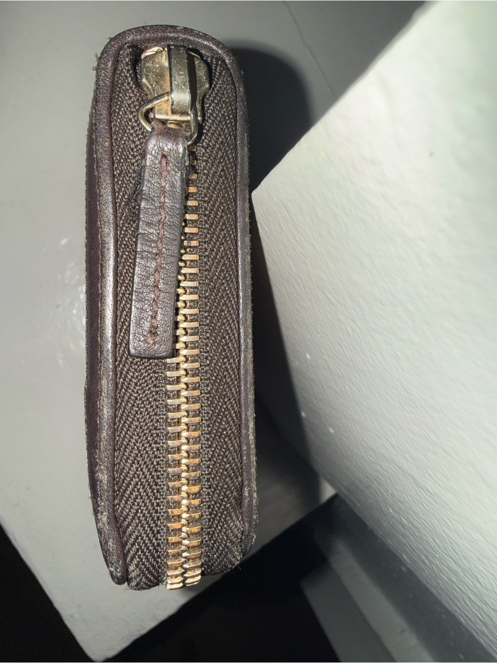 Gucci Black Leather & Beige GG Canvas Zip Wallet with Gold GG Emblem - Picture 5 of 13